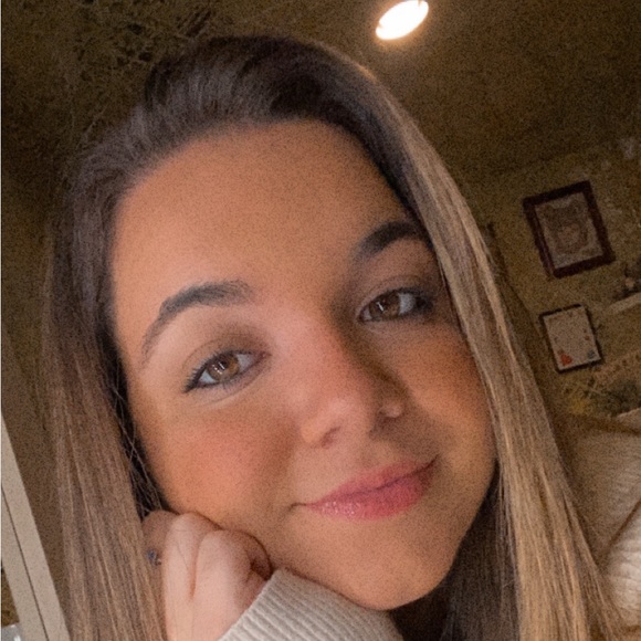 Meet your Posher, Gabby - Picture 1 of 1